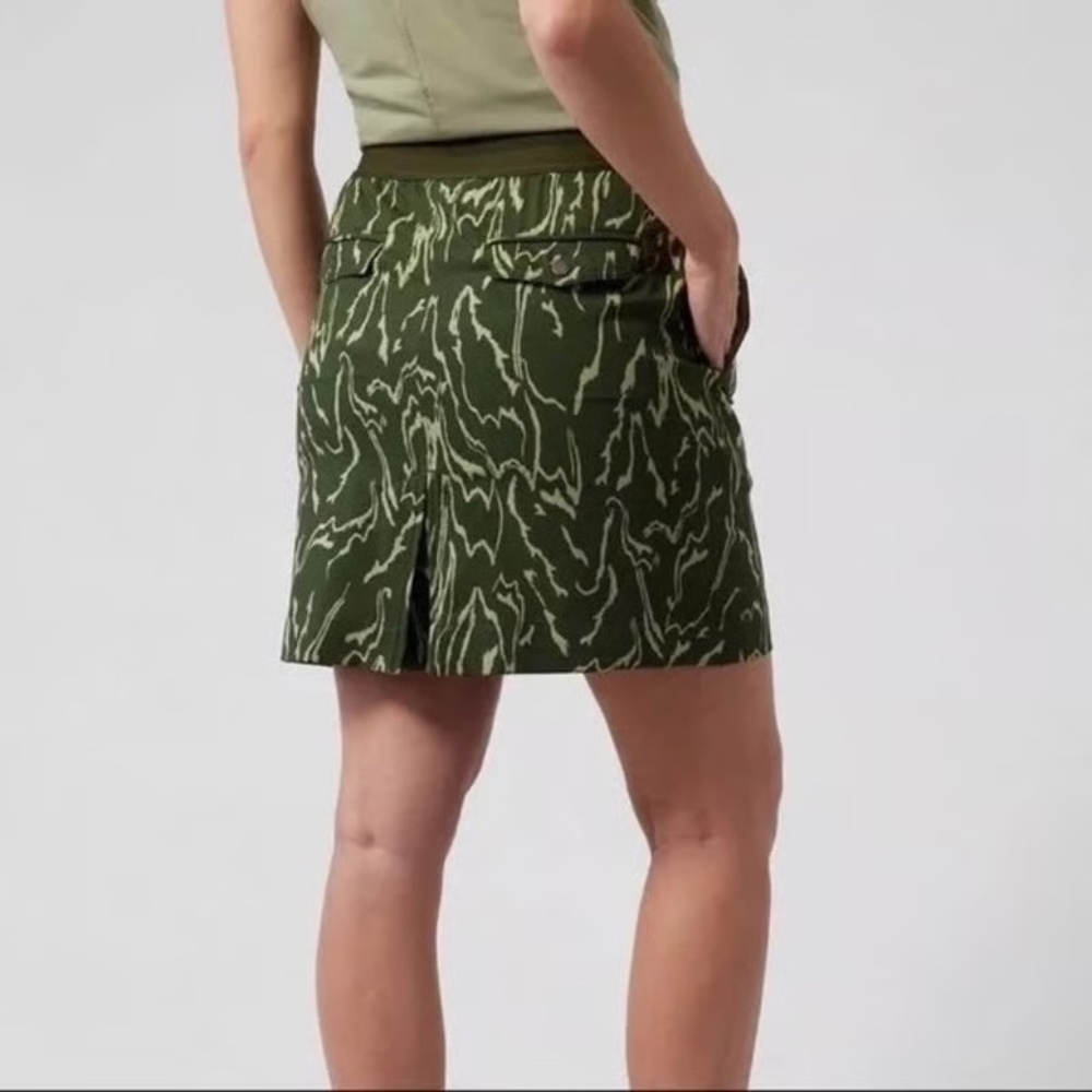 Athleta Voyage Eucalyptus Green Vienna Cargo Skort